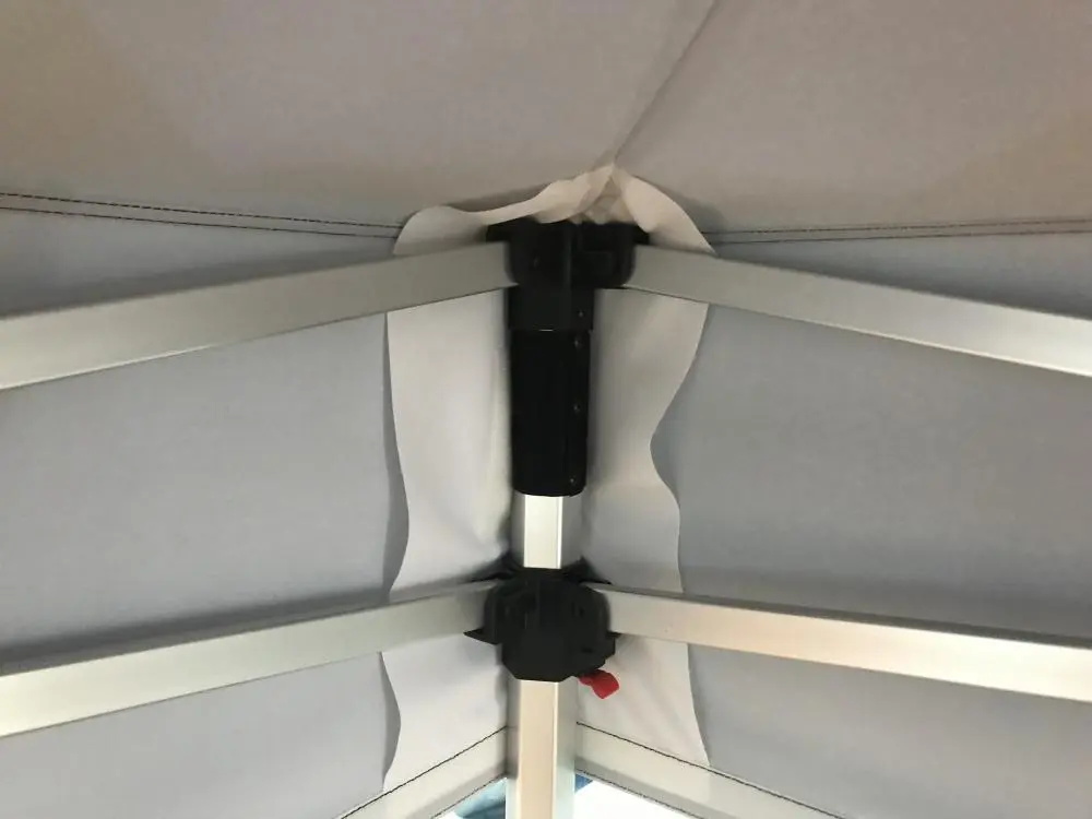 Detalles del marco de aluminio del cenador