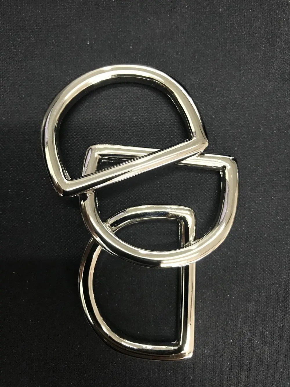 Anillo en D de metal para bandera grande